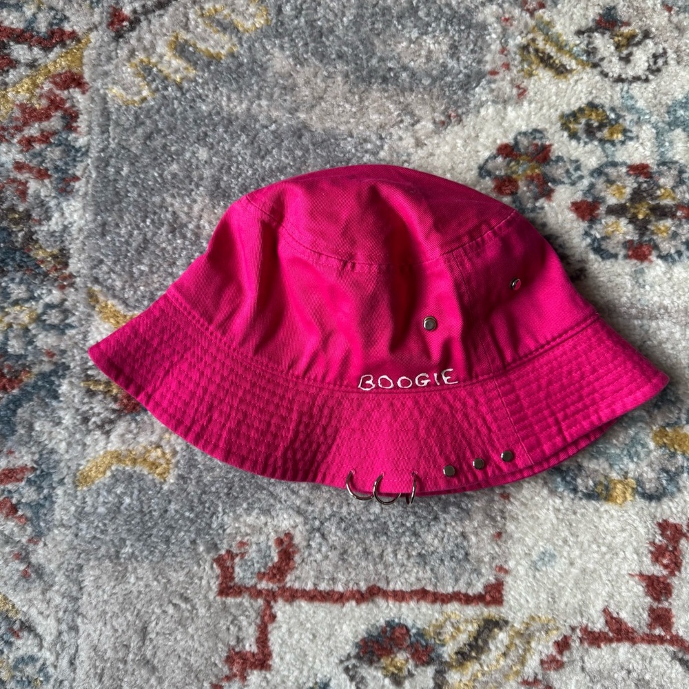 Hot pink funky bucket hat 🩷🪩🕺